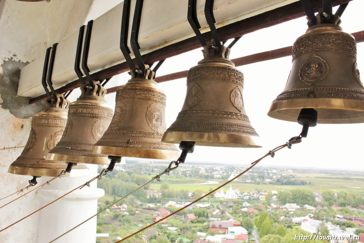 Голуби на колоколе