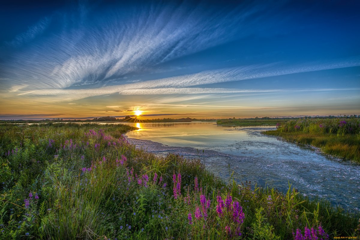 Рассвет на реке