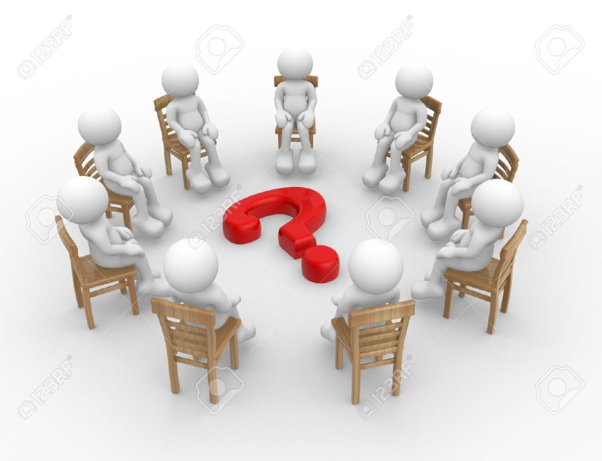 Семья обедает за столом