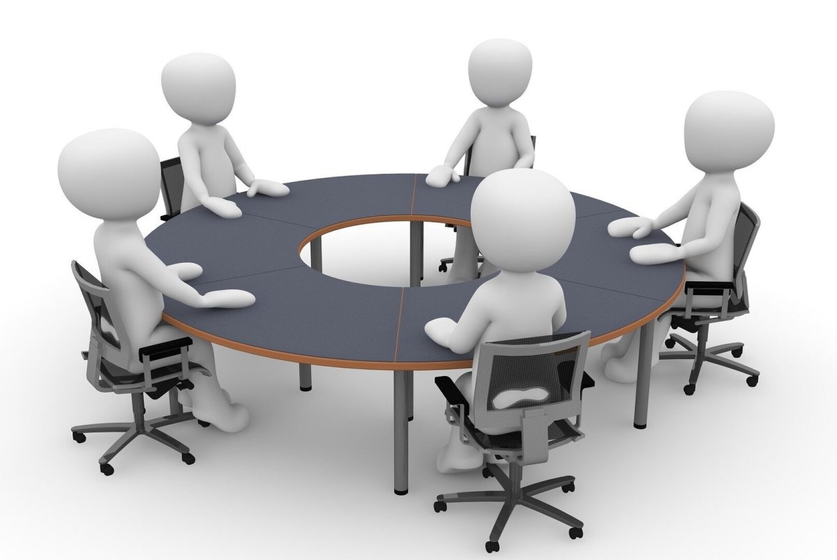 Человечки за столом