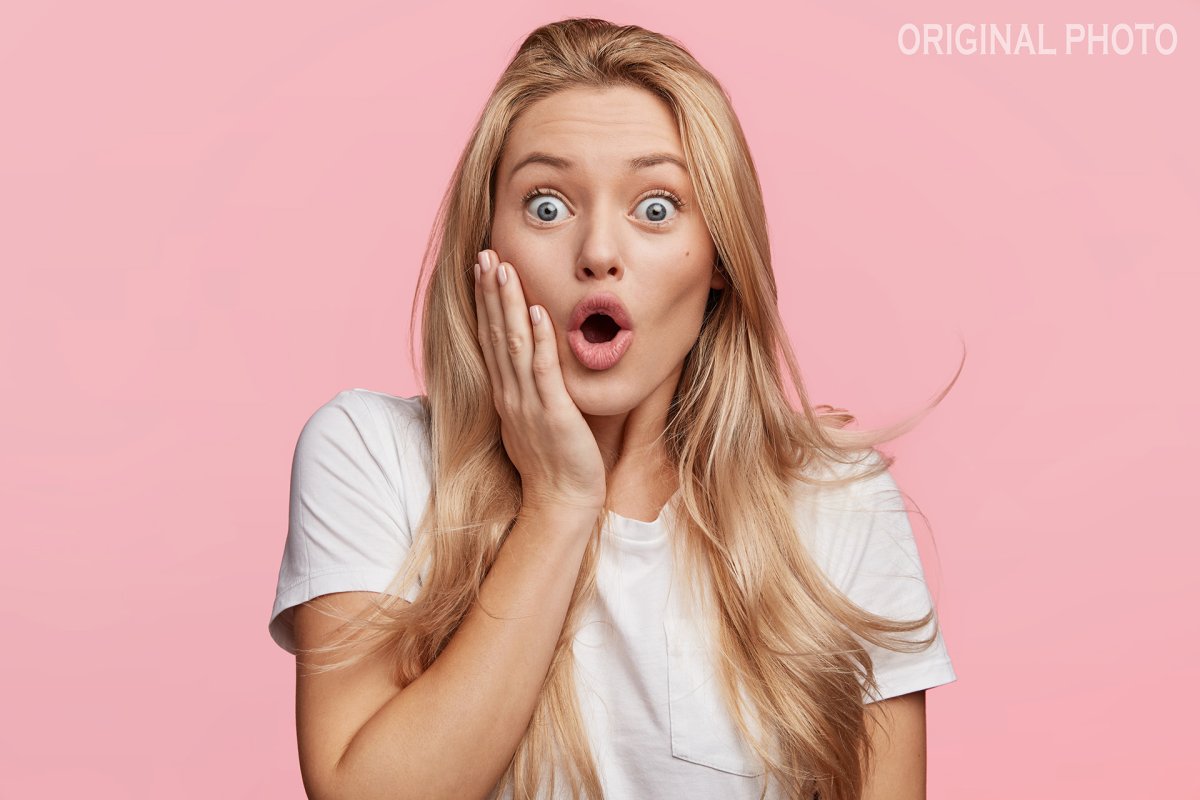 Удивленная девушка блондинка