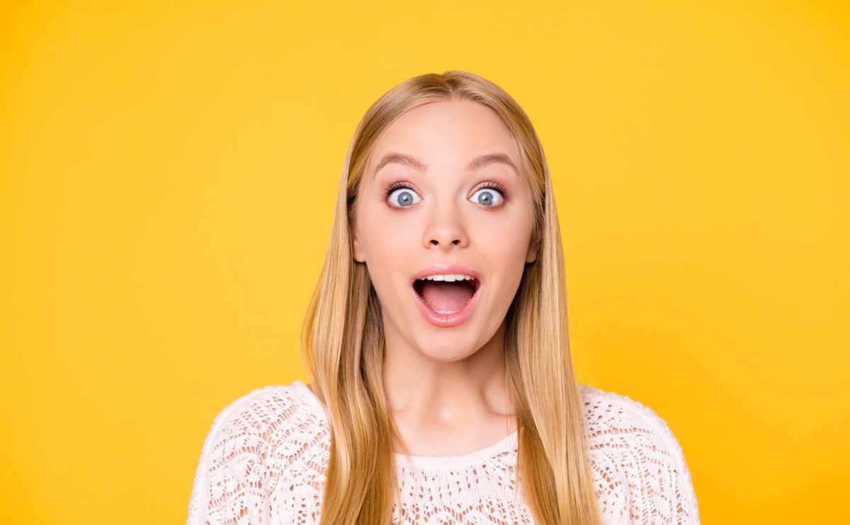 Открыла рот от удивления