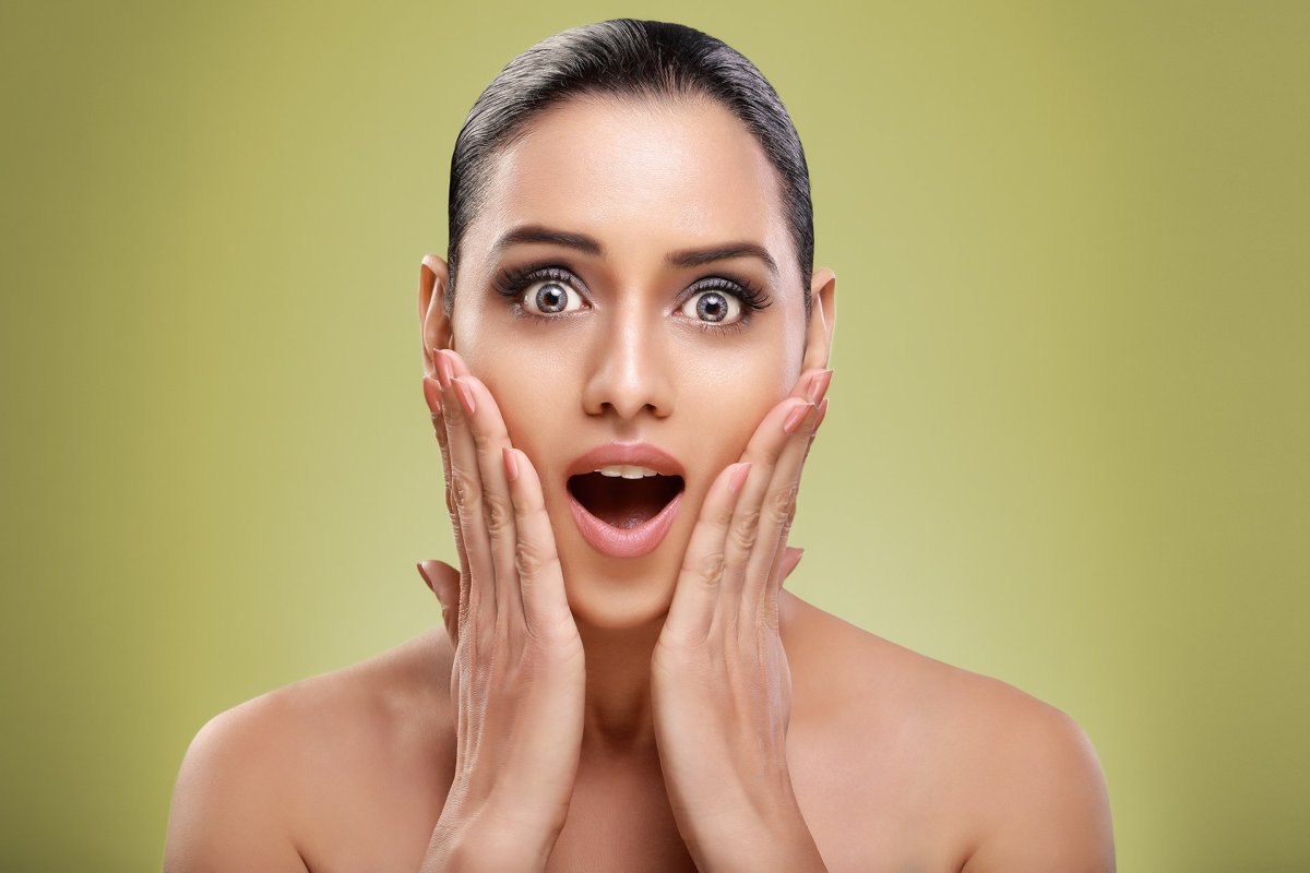 Удивленная девушка