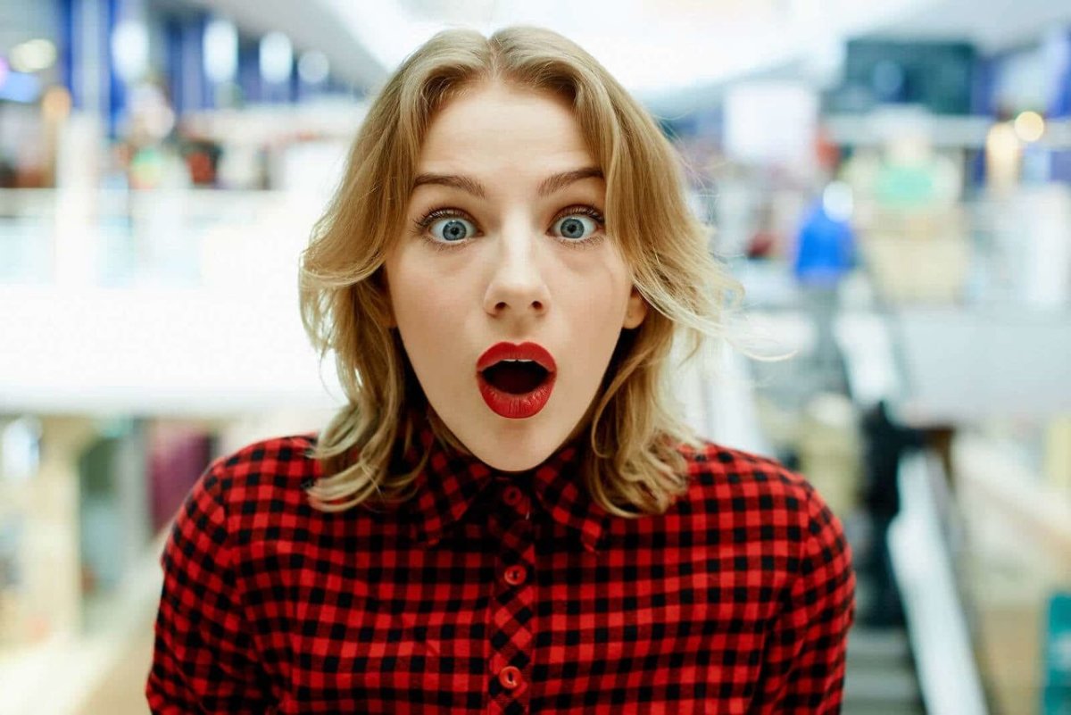 Девушка удивлена