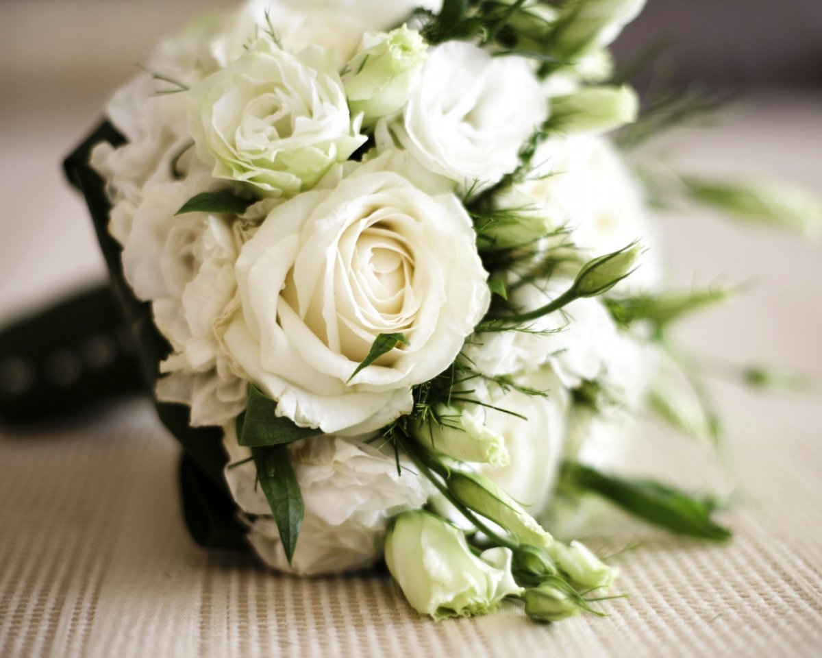 Букет белых роз