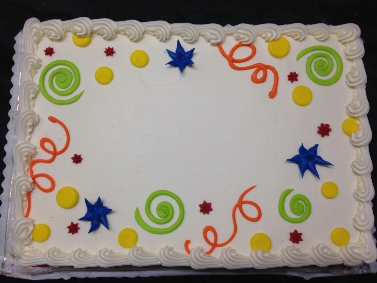 Шоколадные узоры на прямоугольном торте