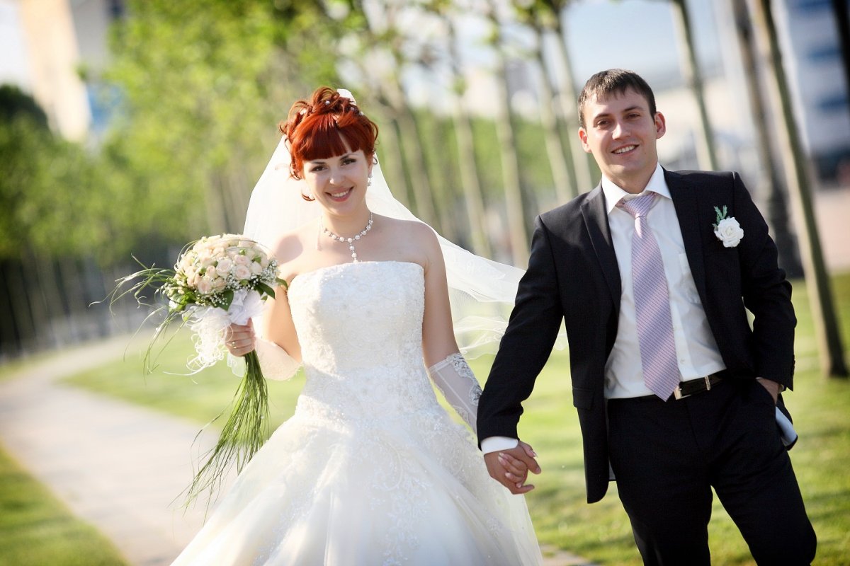 Муж и невеста на свадьбе