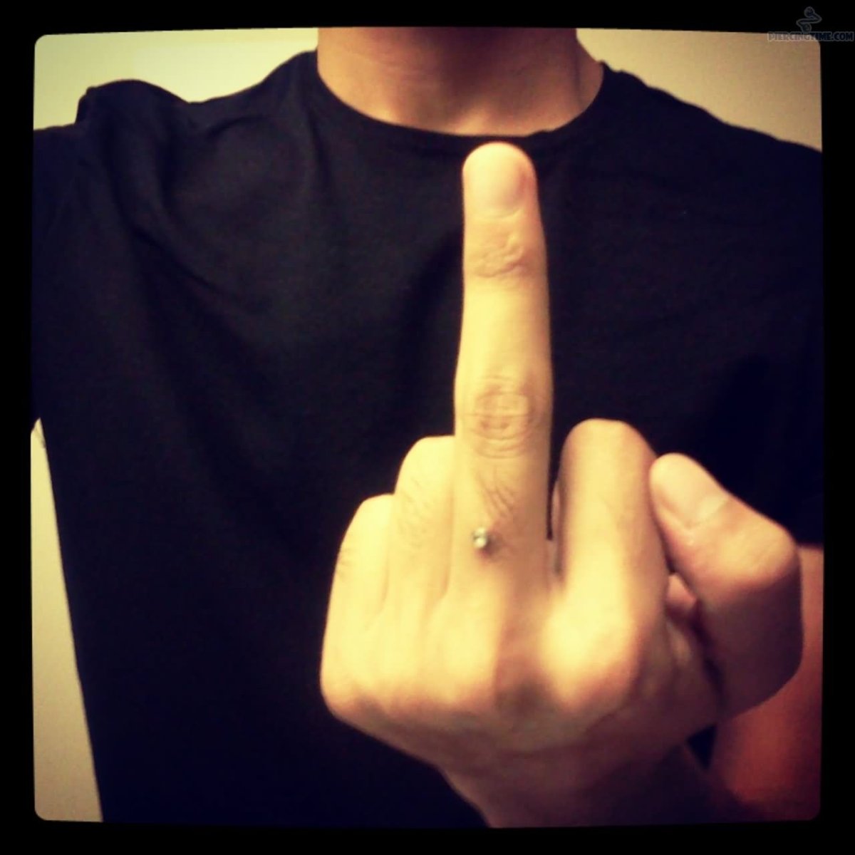 Красивый средний палец