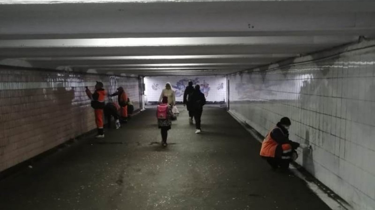 Знак надземный пешеходный