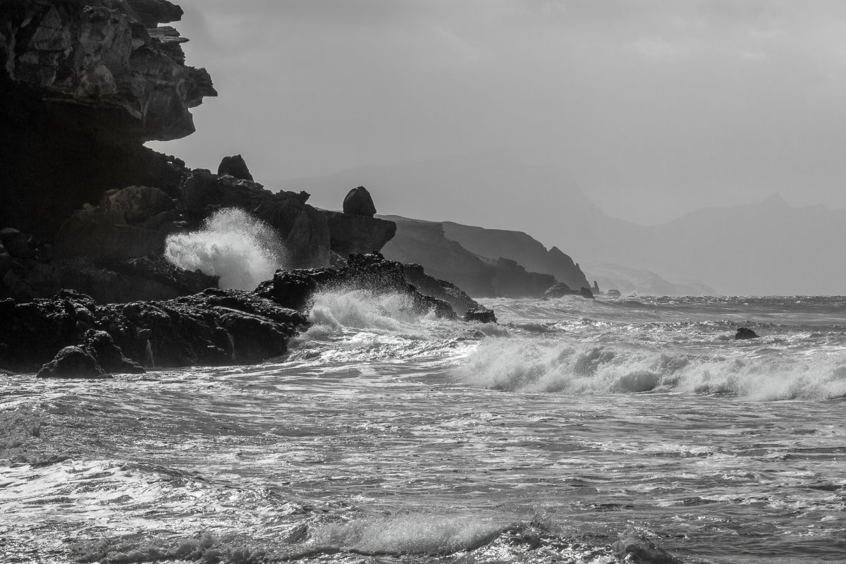 Море черно белое