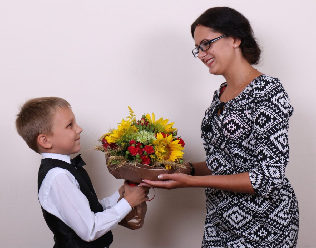 С днём учителя цветы