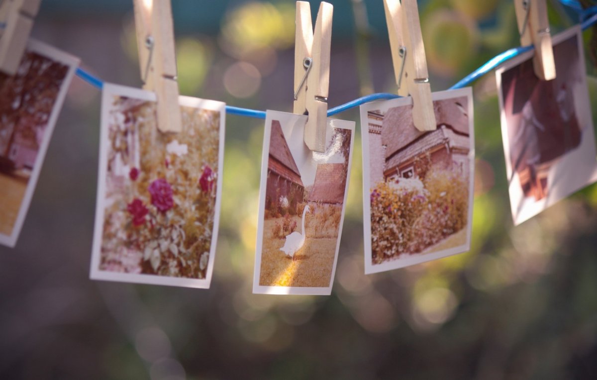 Фотокарточки на веревке