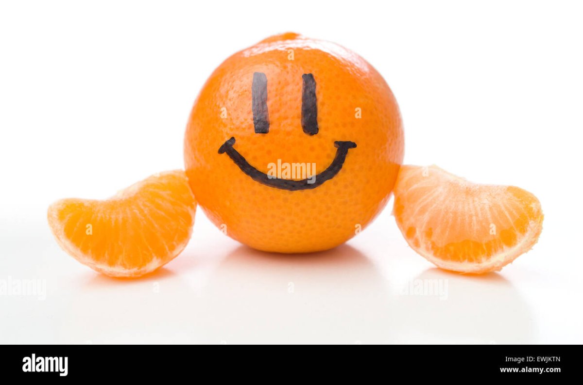 Мандарин улыбается