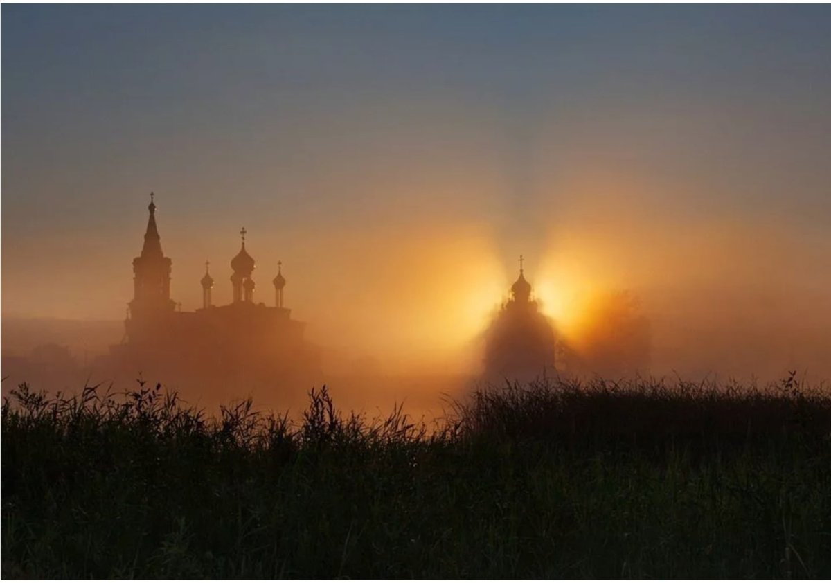 Церковь на рассвете