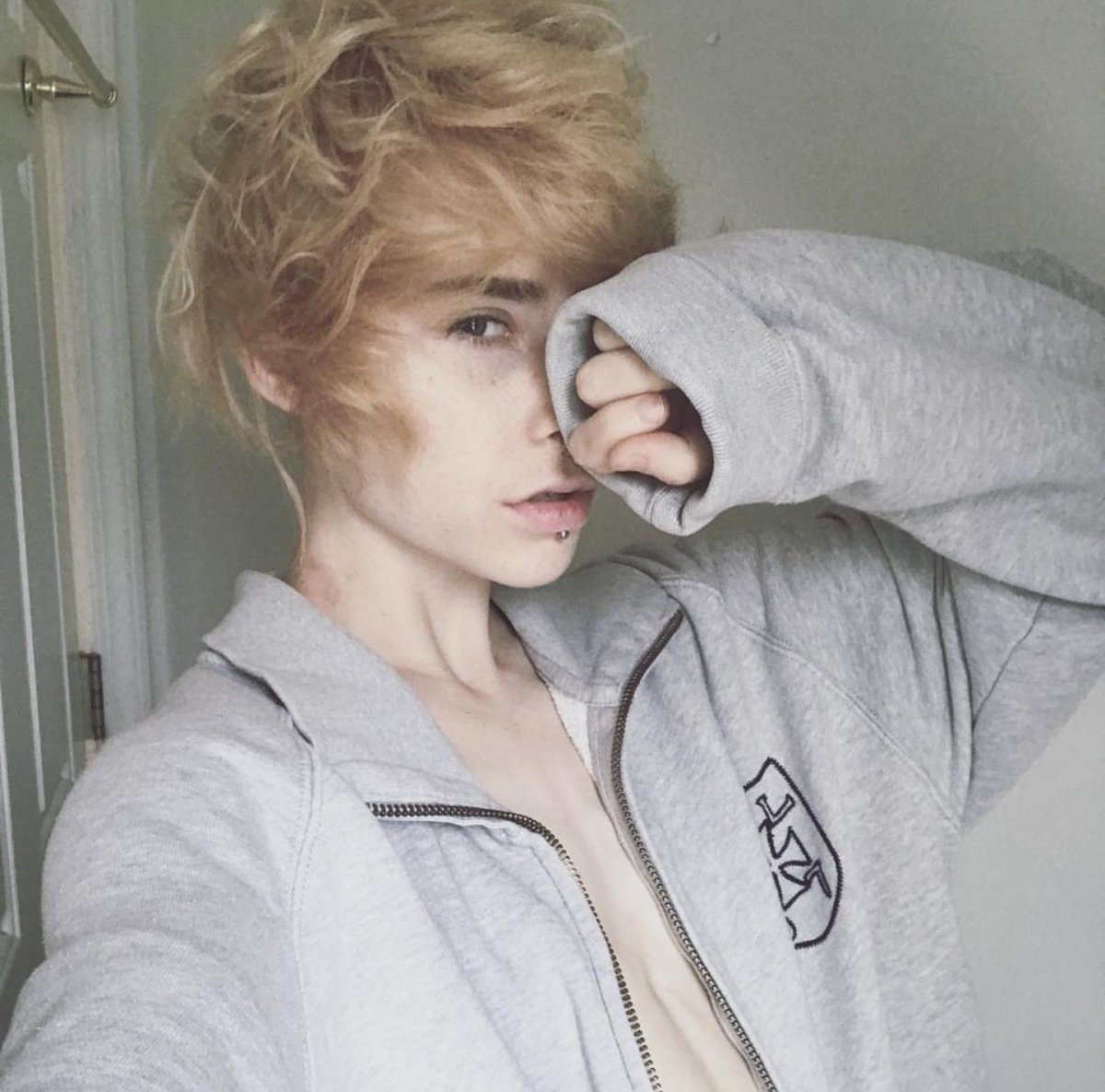 Томбой Эстетика парни блондин