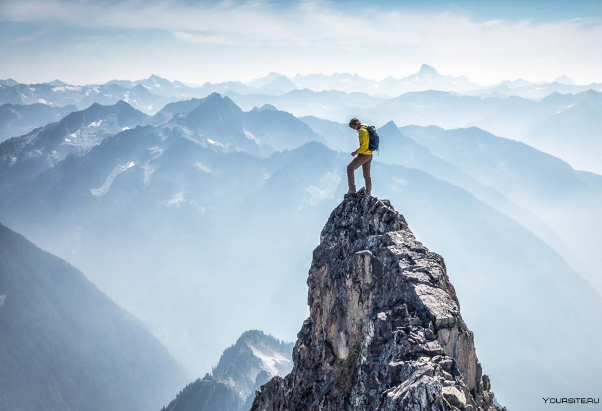 Скалолаз на горе