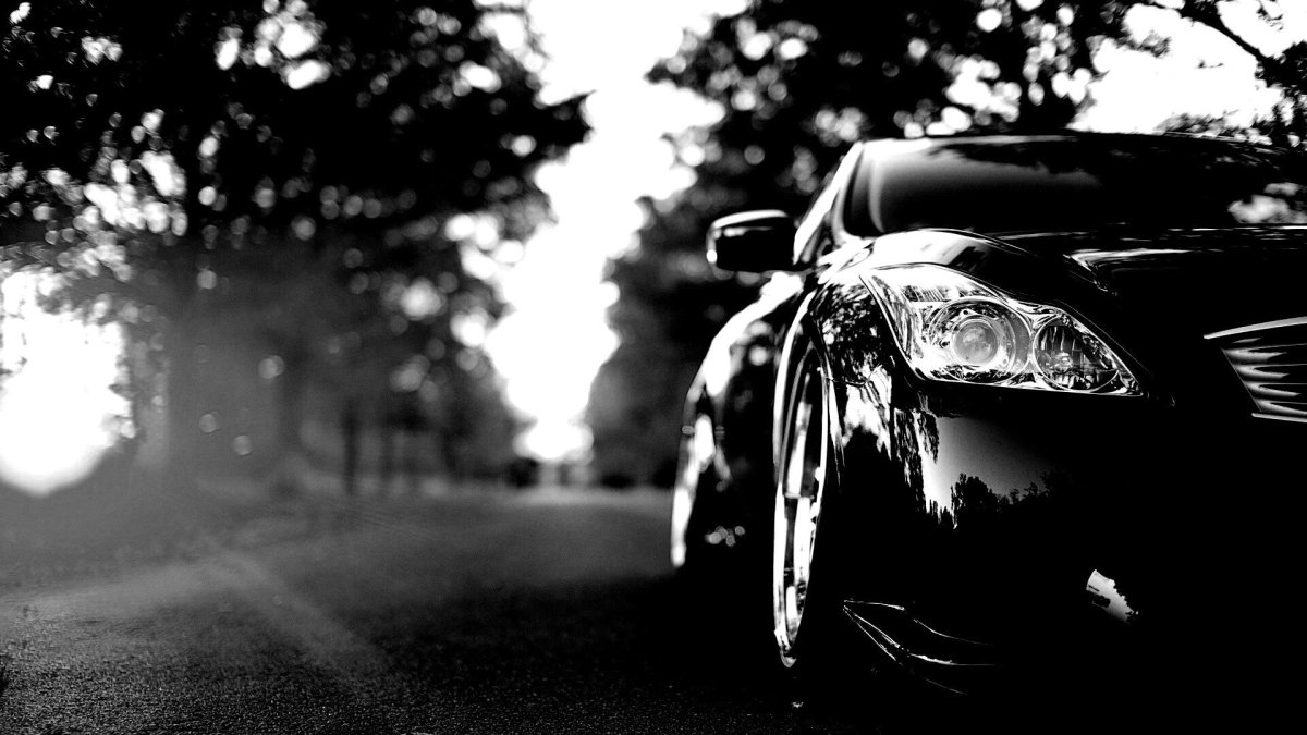 Машина на дороге