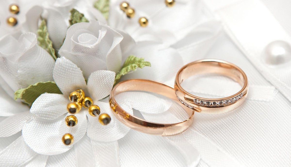 Свадебные голуби с кольцами