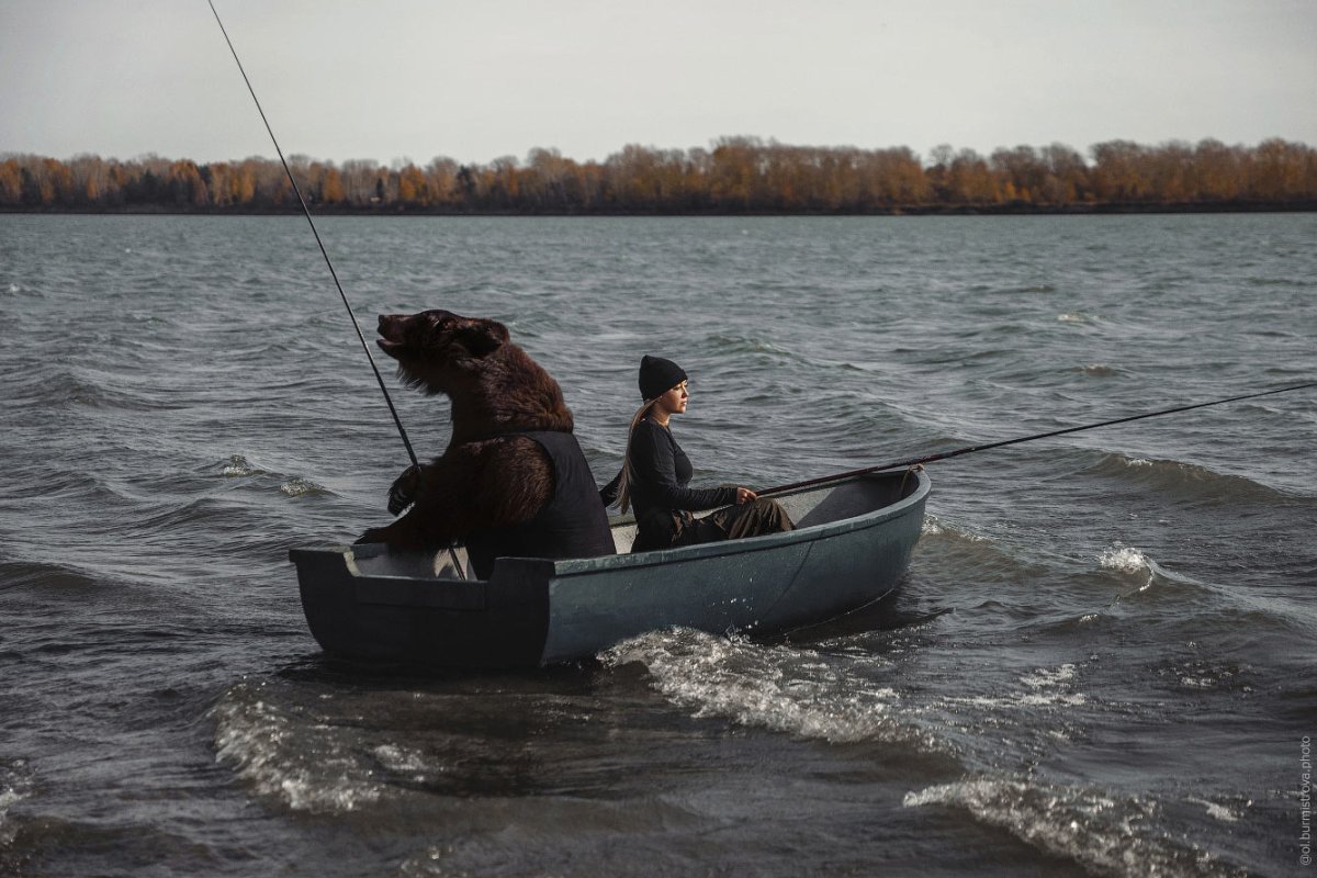Медведь Арчи и Вероника дичка
