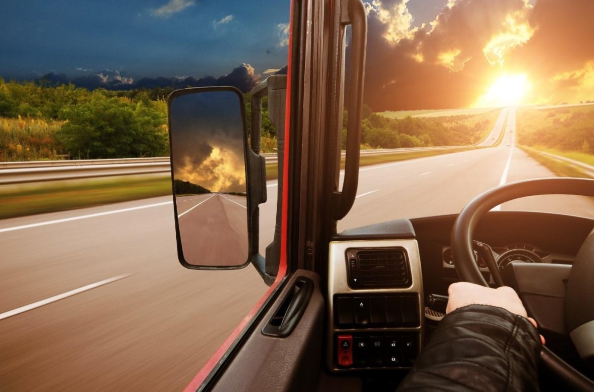 Вид из кабины грузовика