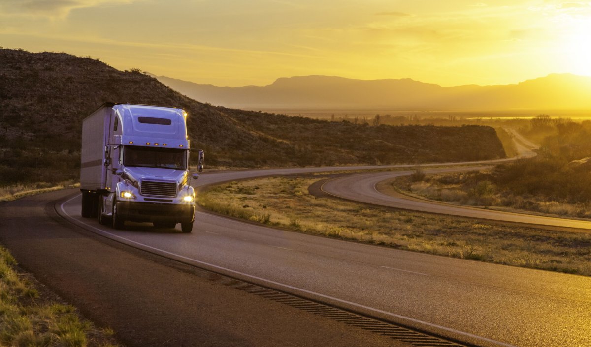 Фура на дороге