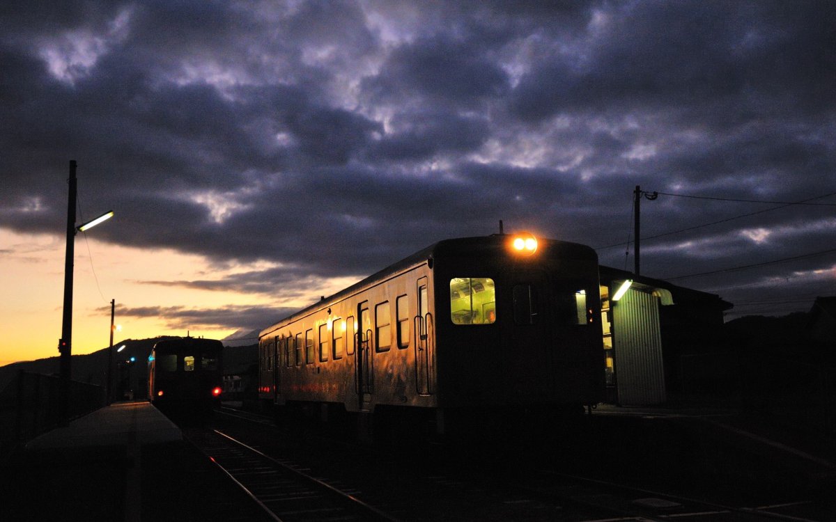 Поезд ночью