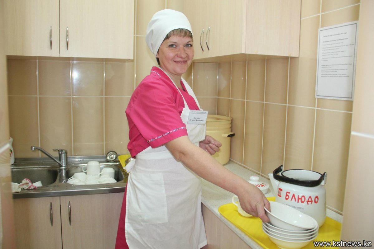Кухонный работник в детском саду
