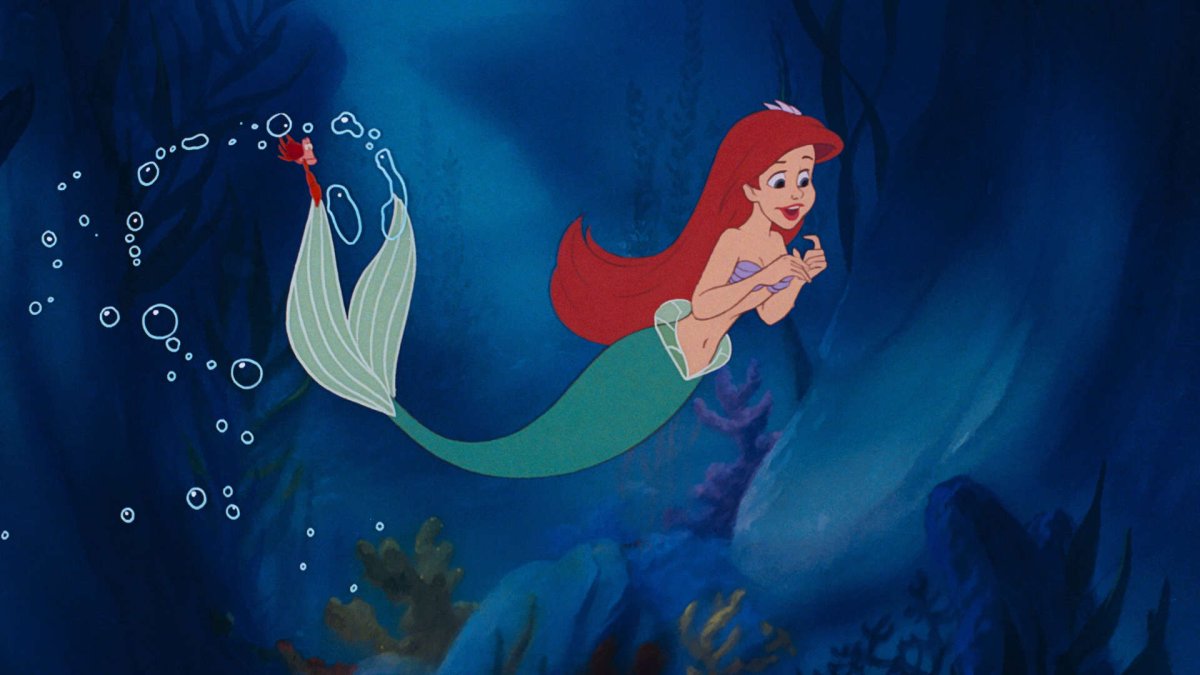 Ариэль плывет