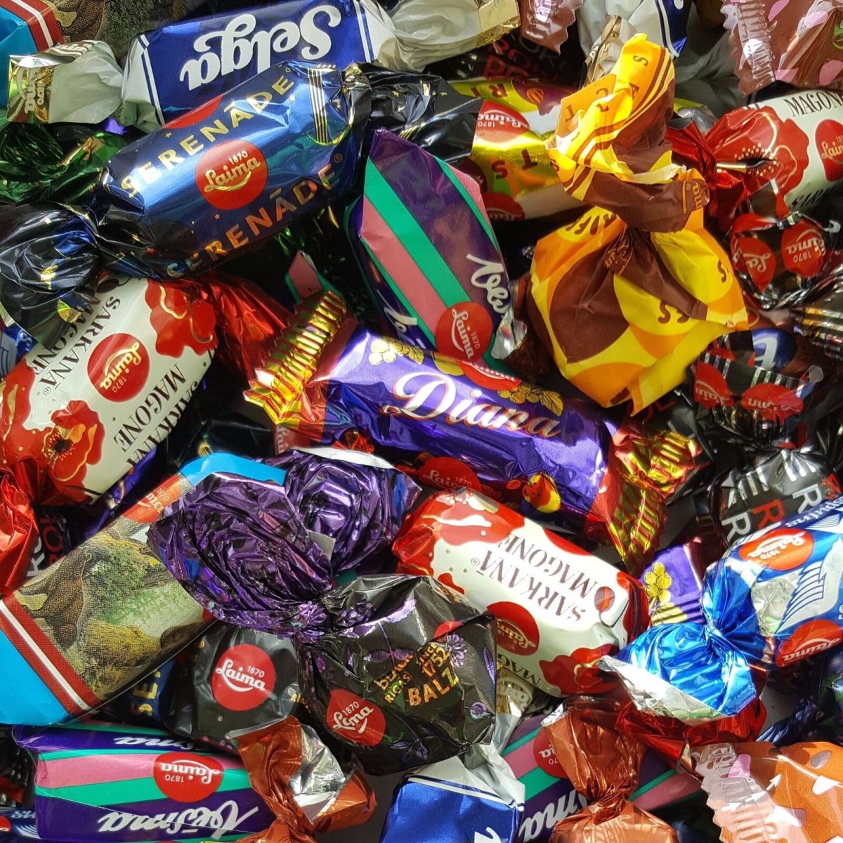 Много конфет на одной картинке