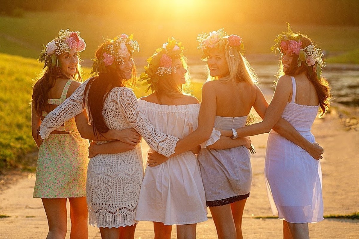 Фотосессия пятерых подруг