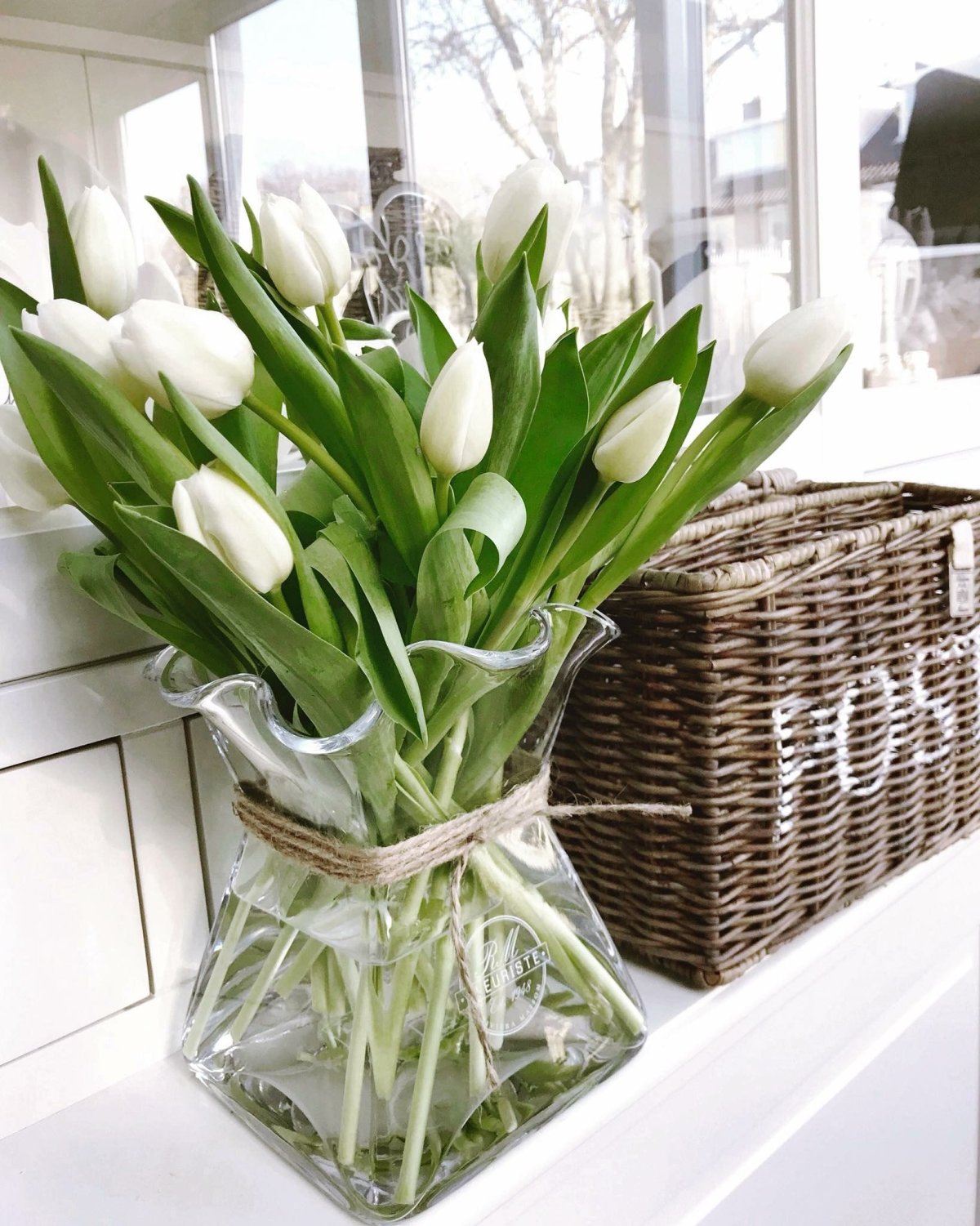 Ваза с тюльпанами