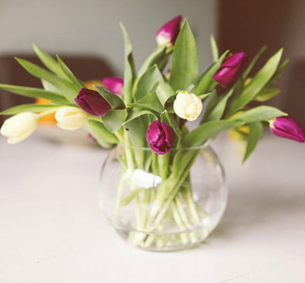 Букет тюльпанов в интерьере