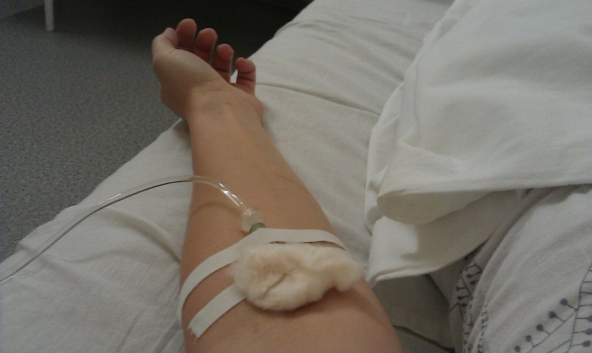 Женщина на больничной койке