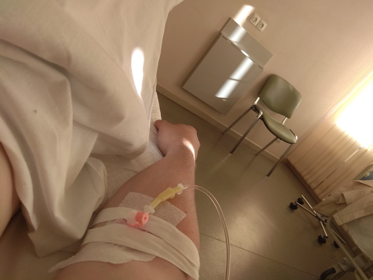 В больнице под капельницей