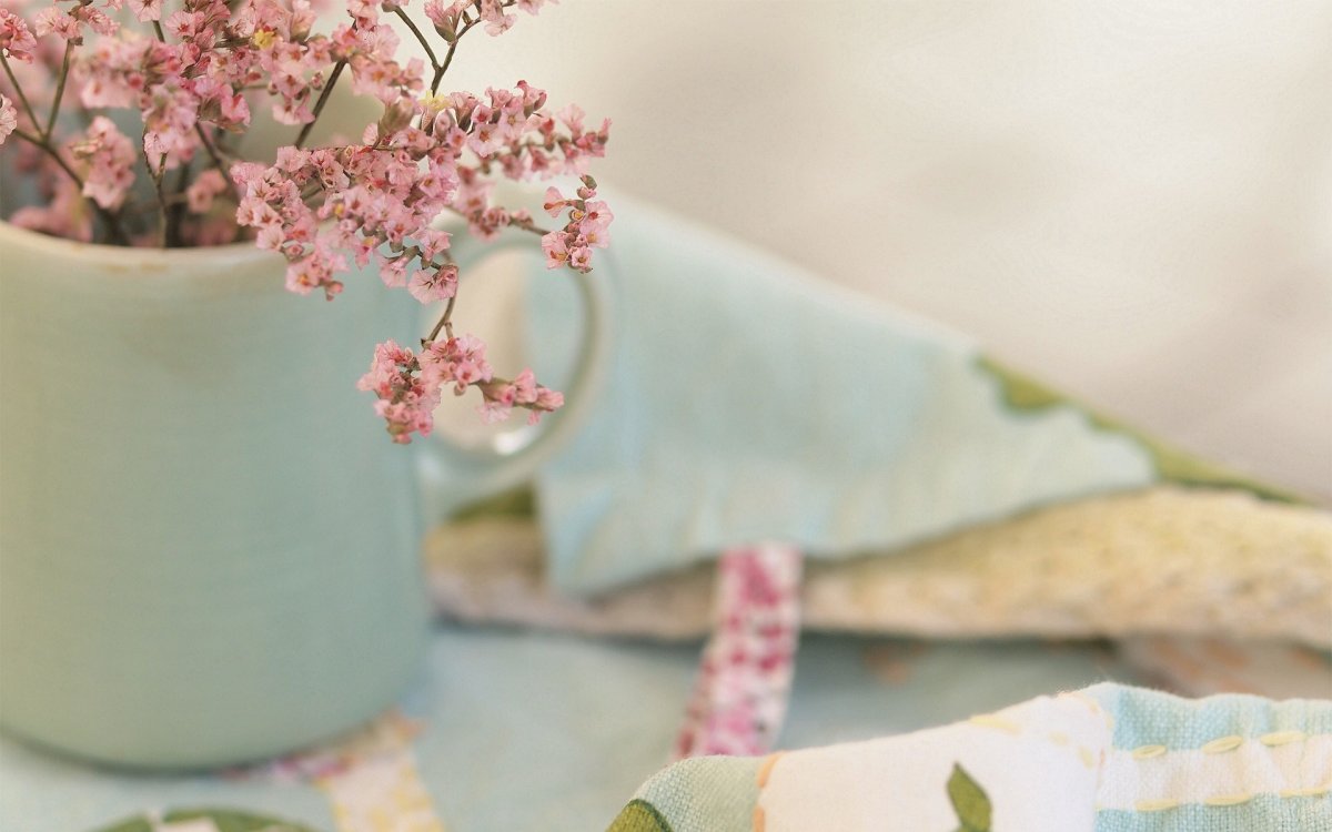 Нежные цветы на ткани