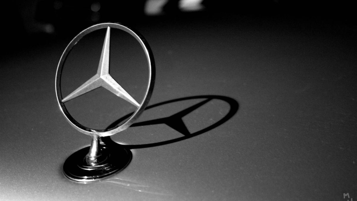 Логотип Mercedes-Benz