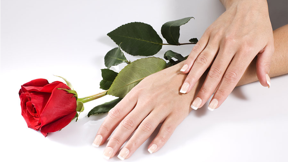 Нежные женские руки