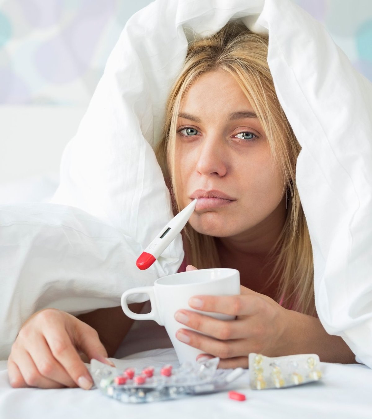 Мужчина с градусником