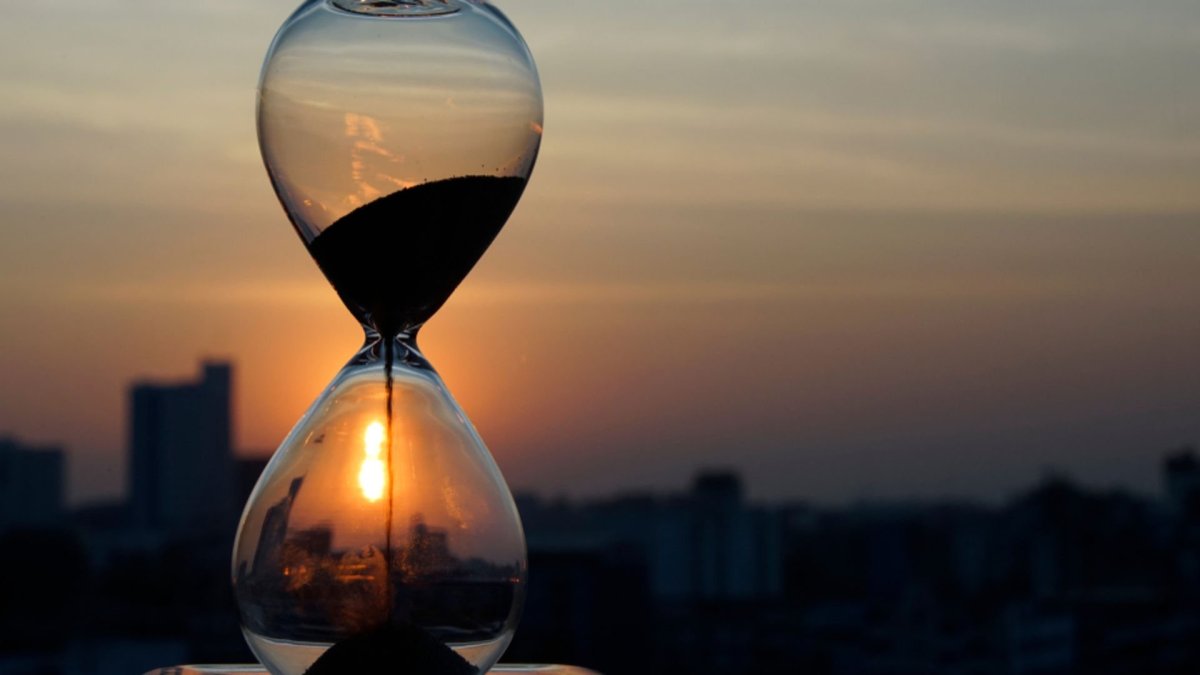 Старинные песочные часы