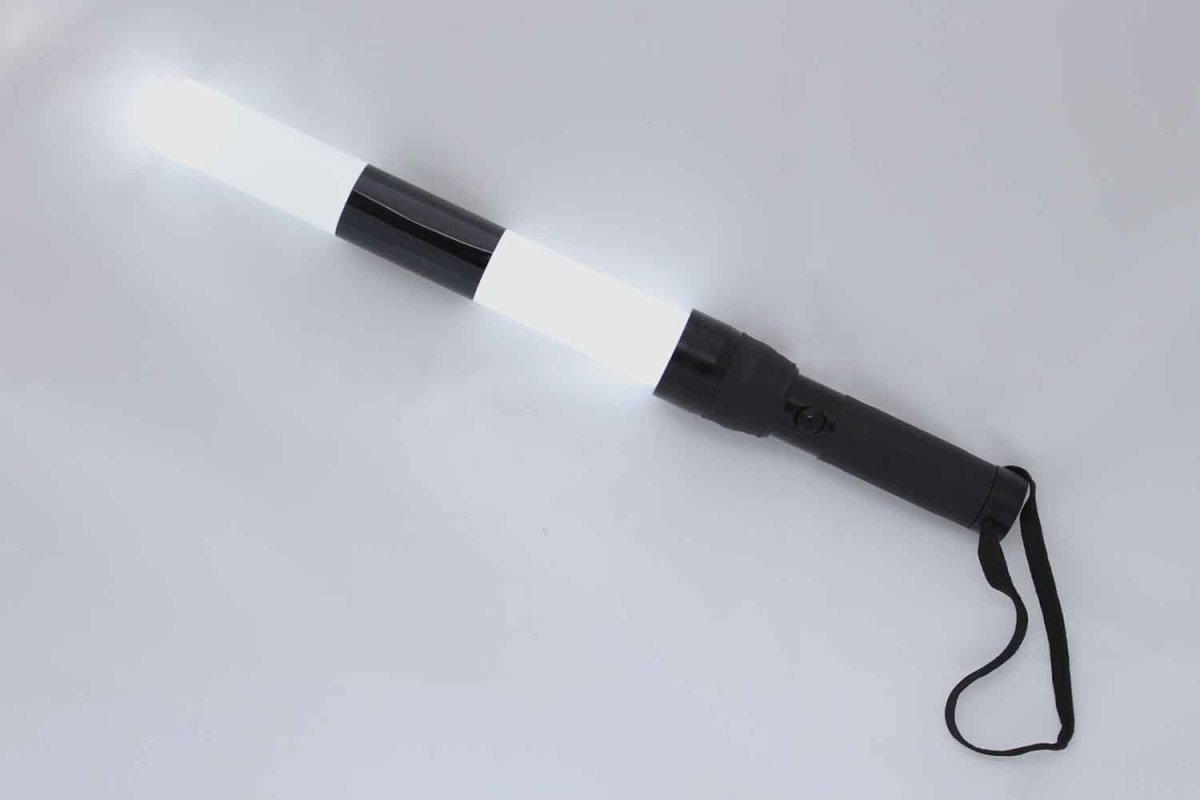 Милиционер с жезлом вектор