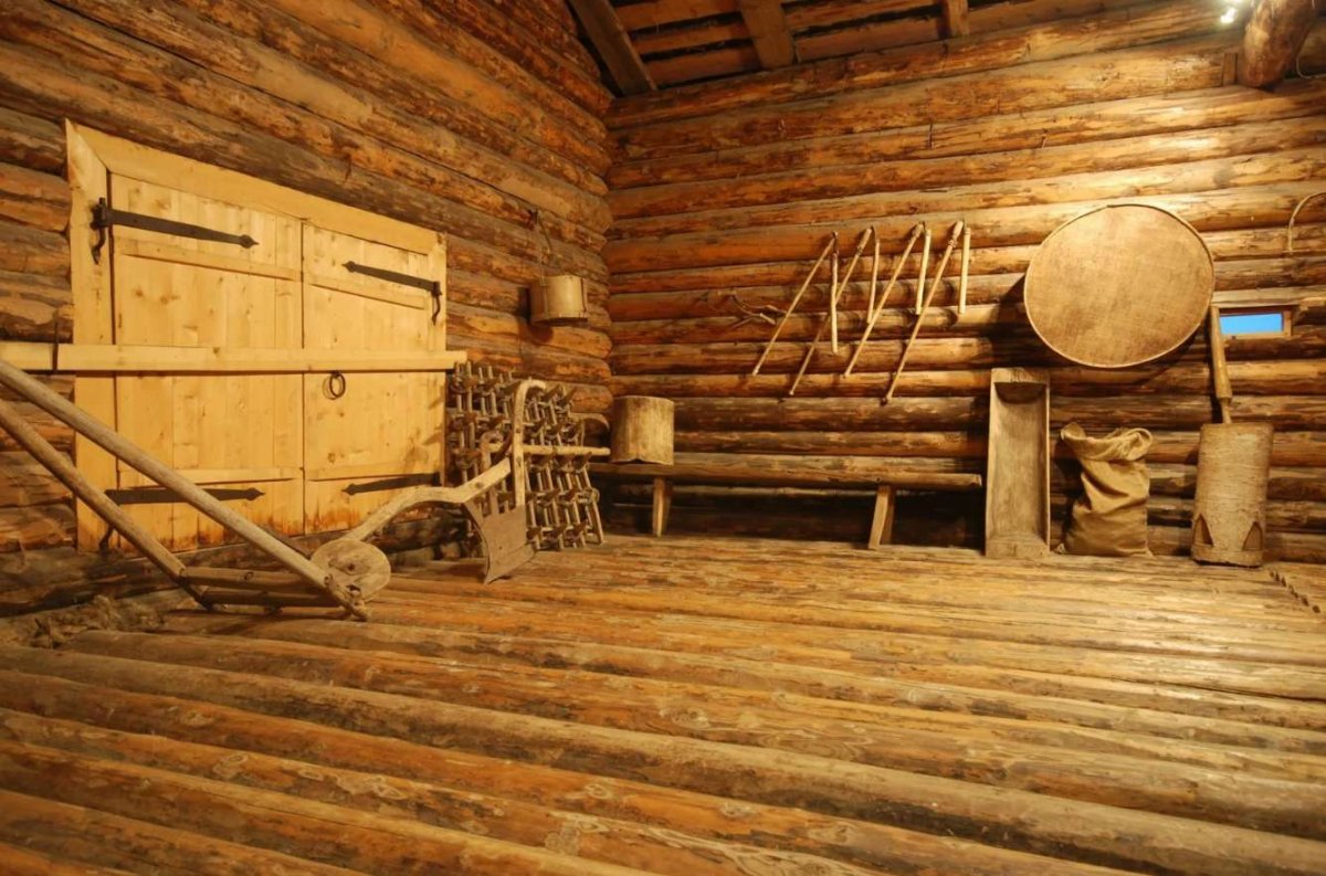 Крестьянский двор 17 века в России: изба, клеть, хлев, сарай