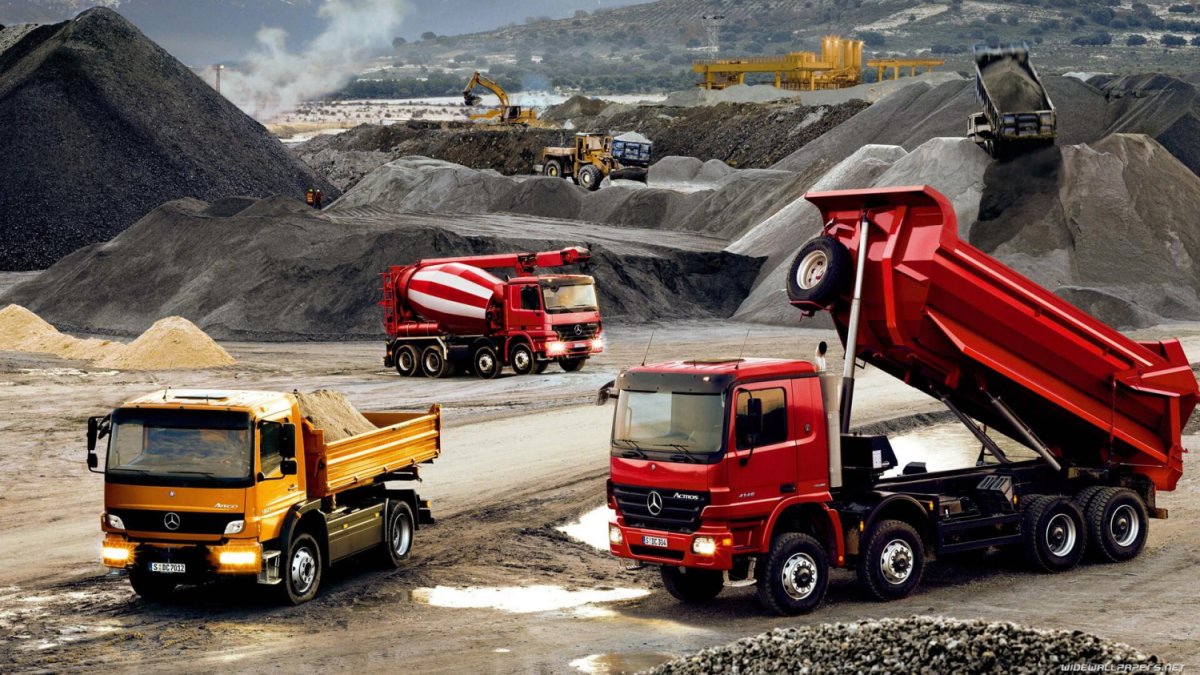 Самосвал с песком