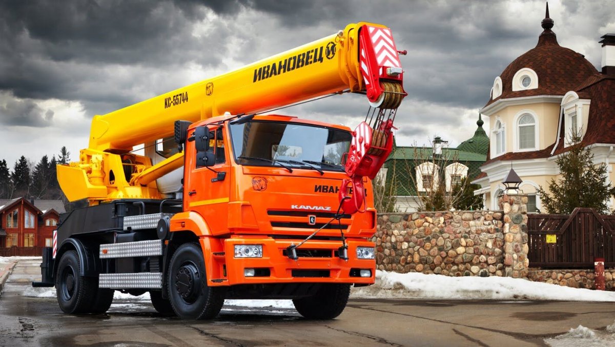 Автокран “Ивановец” 25 тн на стройке