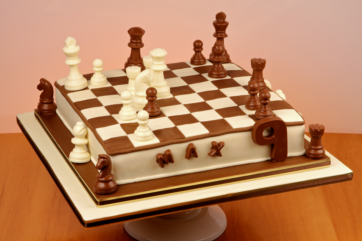Торт шахматная доска с фигурами