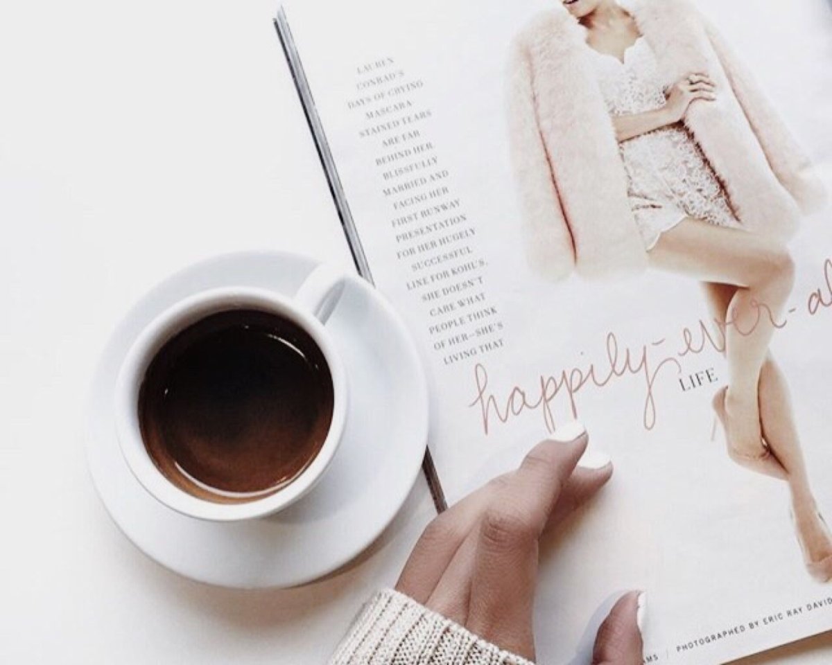 Журнал на столике