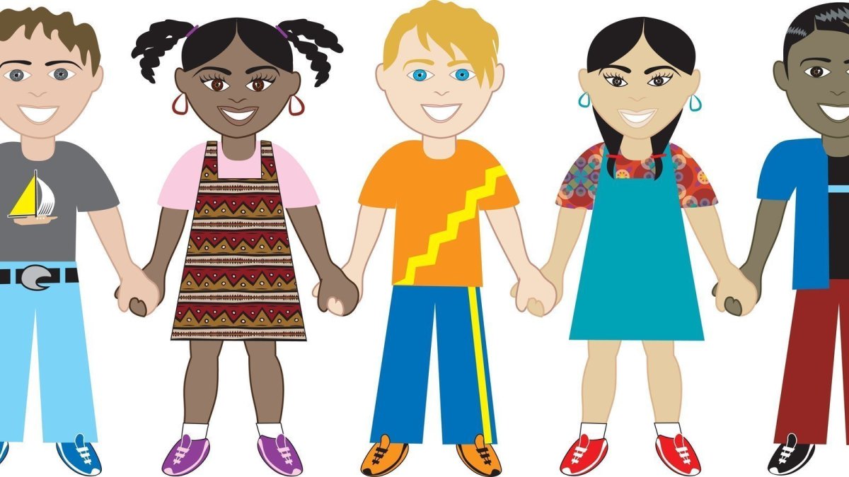 Дети разных народов держатся за руки