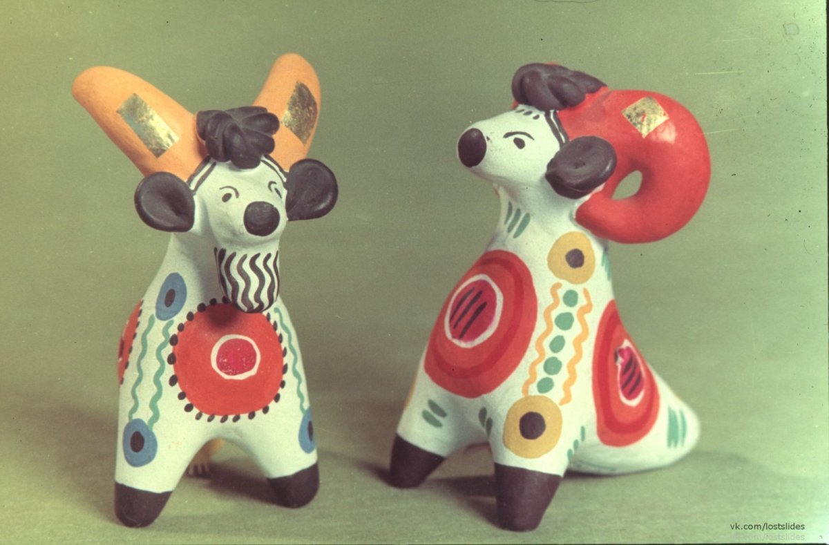 Дымковская игрушка Гусар