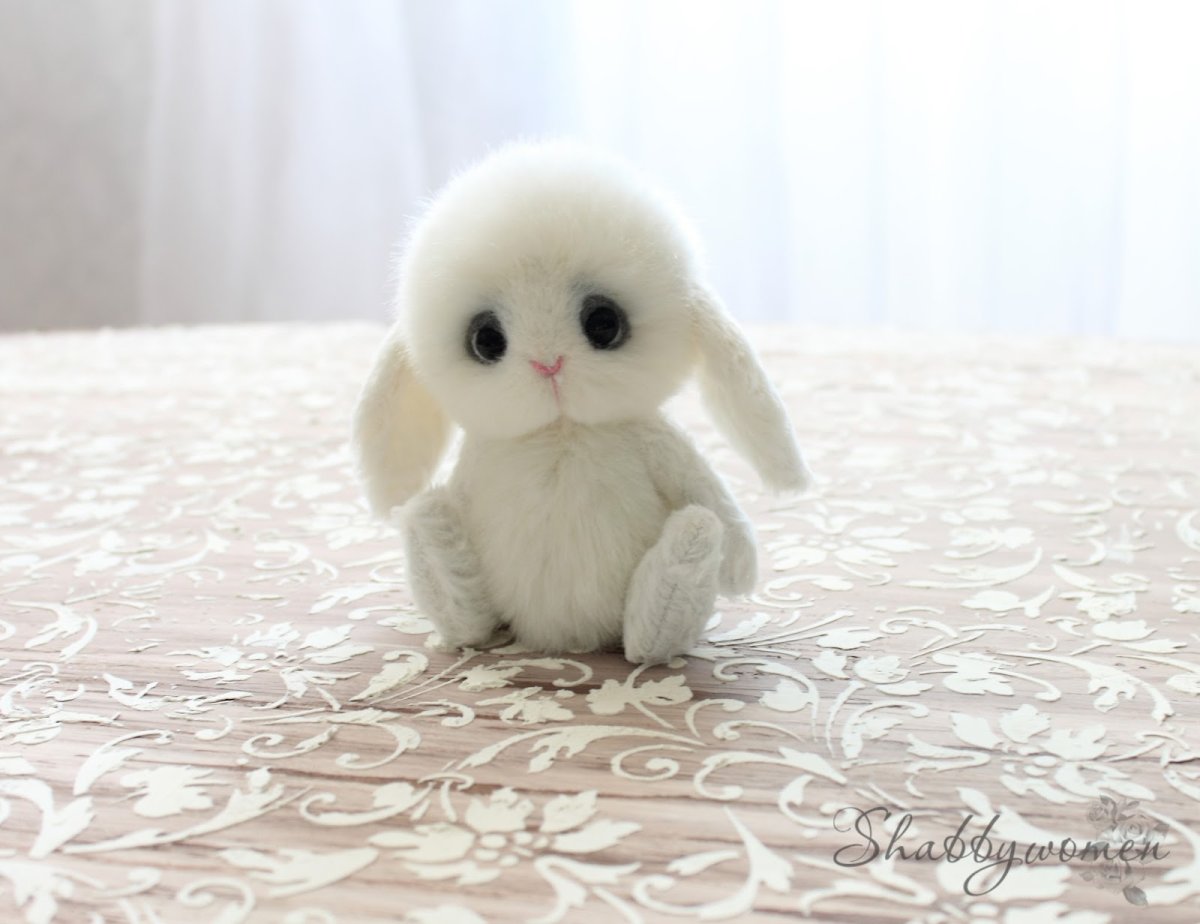 Грустный заяц игрушка