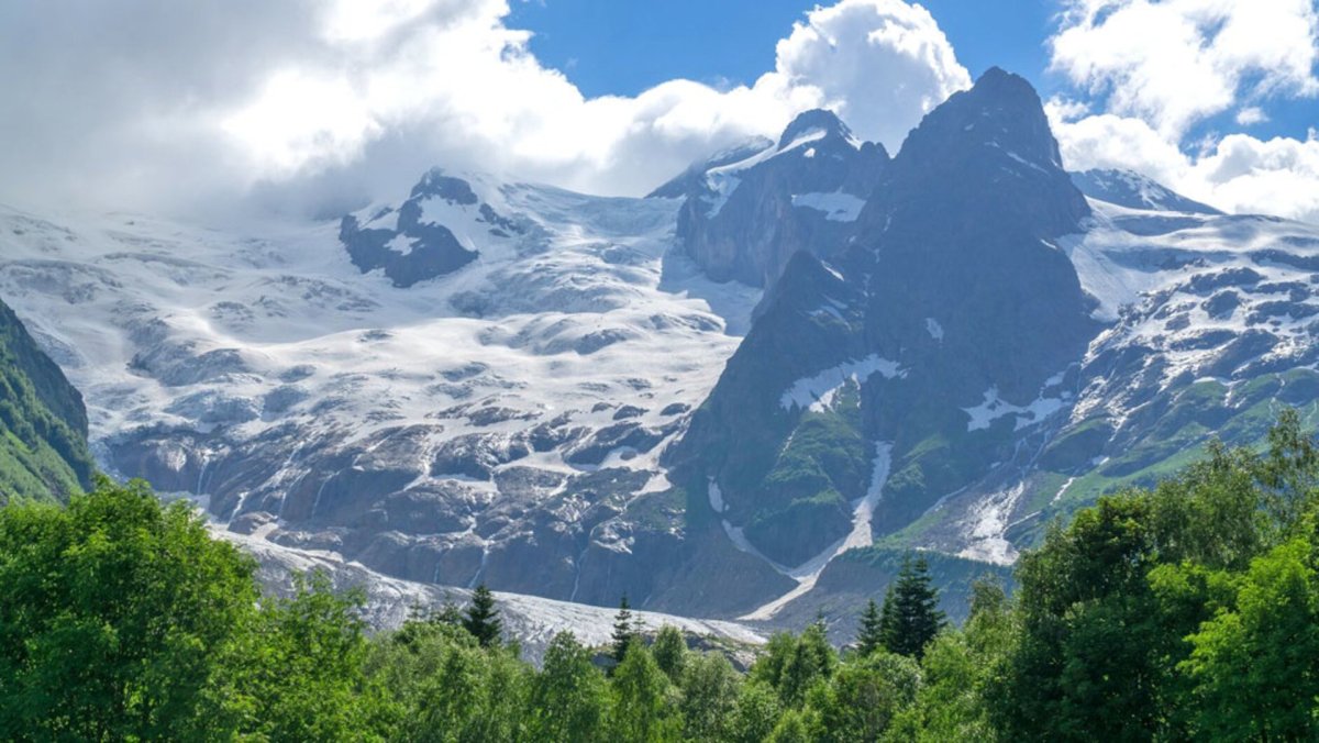 Гора Алибек в Домбае