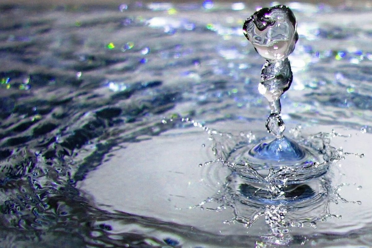 Вода льется красиво